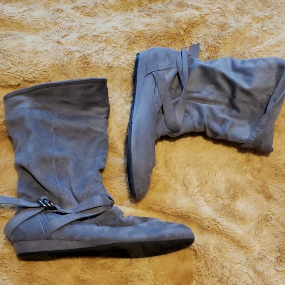 Expressions size 10 faux suede grey booties - Picture 2 of 6